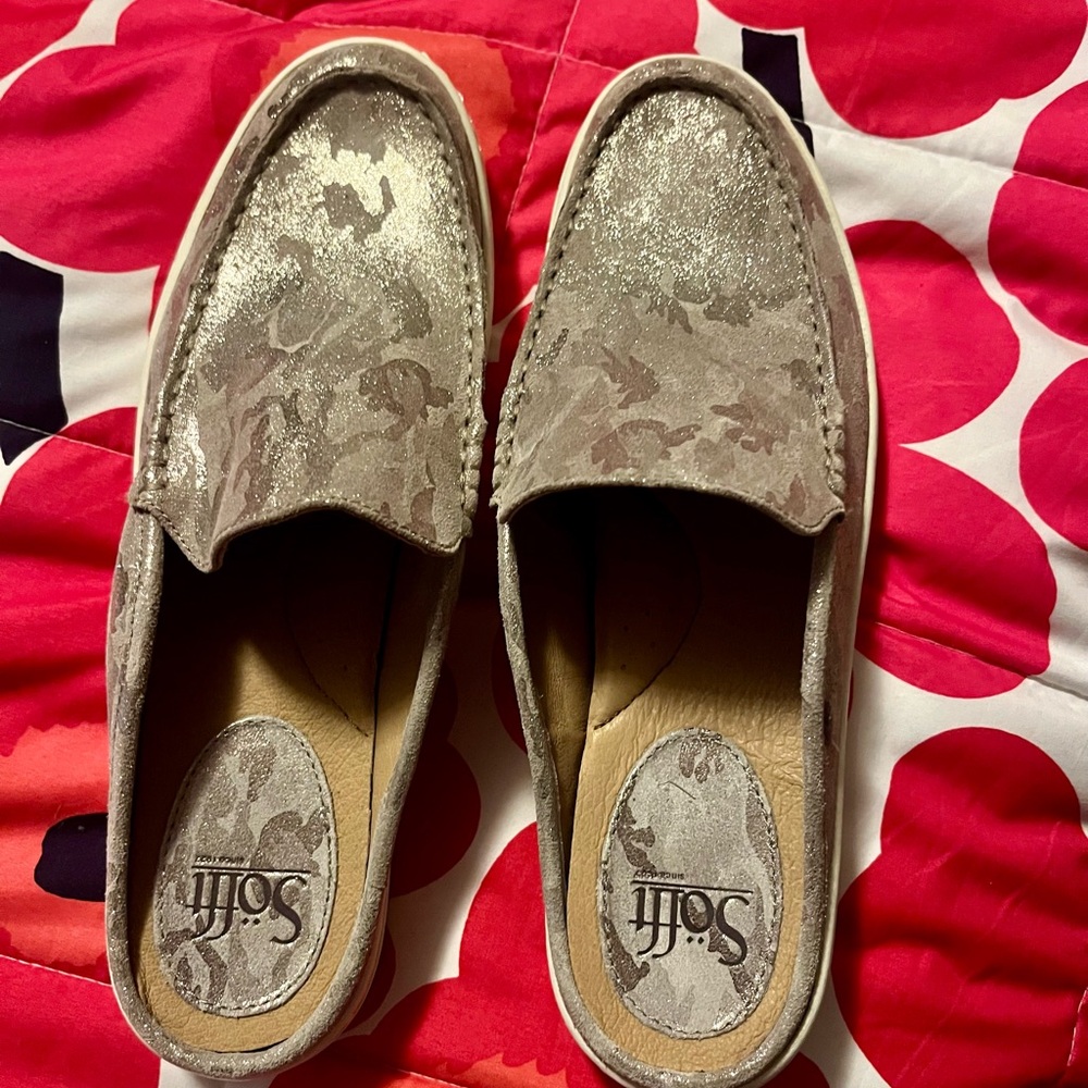 Sofft Women's Slip-On Shoes in Metallic Beige